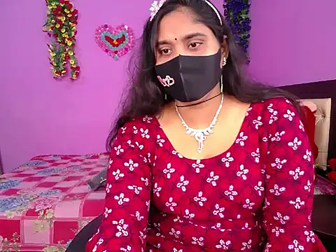 Snapshot of Hot_Maleka chatting on 01-13-26, 05:17 Hot Maleka online show from 01-13-26, 05:17