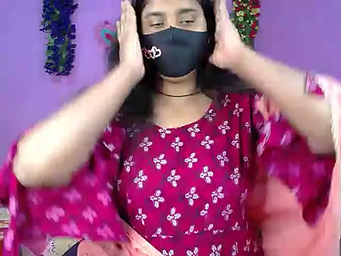 Snapshot of Hot_Maleka chatting on 02-18-26, 02:20 Hot Maleka online show from 02-18-26, 02:20