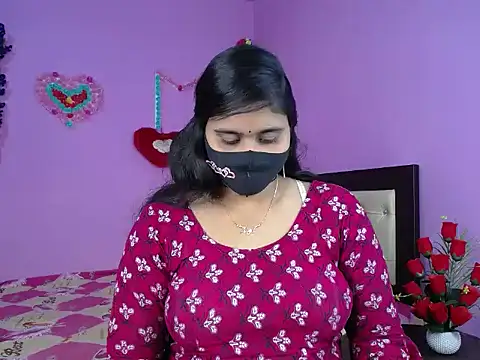 Snapshot of Hot_Maleka chatting on 02-19-26, 04:59 Hot Maleka online show from 02-19-26, 04:59