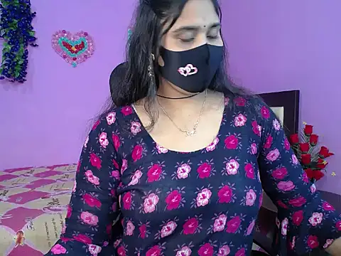 Hot Maleka online show from 03-11-26, 04:34