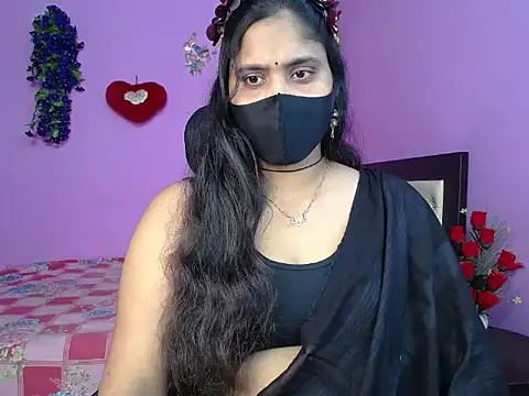 Snapshot of Hot_Maleka chatting on 05-13-26, 04:47 Hot Maleka online show from 05-13-26, 04:47