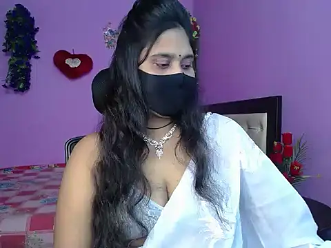Snapshot of Hot_Maleka chatting on 05-17-26, 04:51 Hot Maleka online show from 05-17-26, 04:51