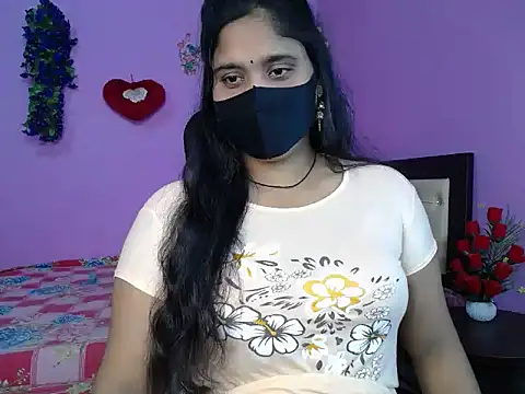 Snapshot of Hot_Maleka chatting on 04-19-26, 06:10 Hot Maleka online show from 04-19-26, 06:10