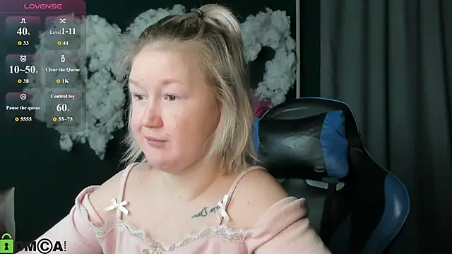 Snapshot of Sara_Robinson chatting on 06-18-26, 03:05 Sara Robinson online show from 06-18-26, 03:05