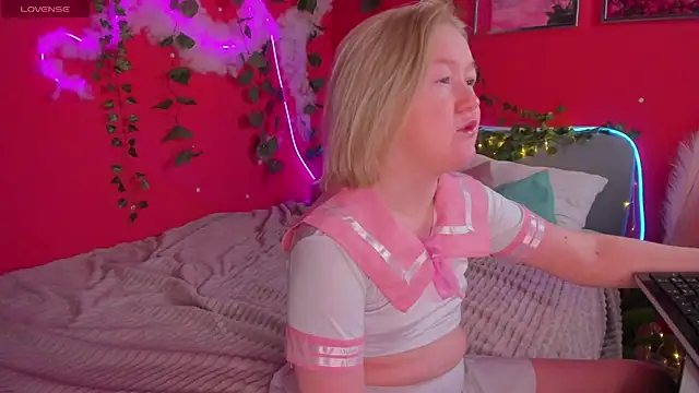 Sara Robinson online show from 03-09-26, 02:59