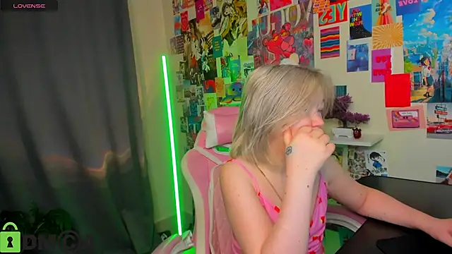 Sara Robinson online show from 04-22-26, 02:29