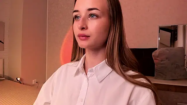 Tiffanyhunt online show from 10-27-25, 01:12