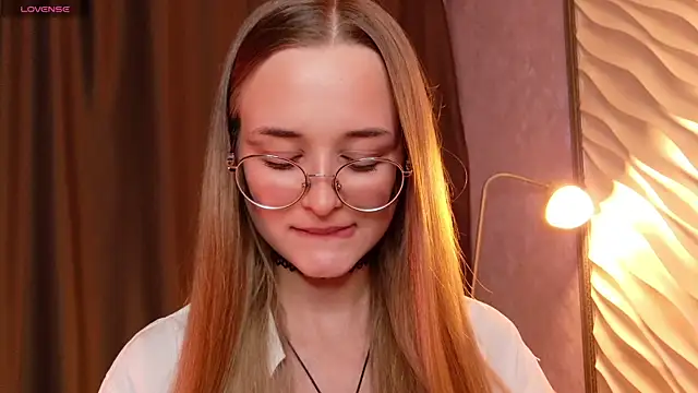 Tiffanyhunt online show from 11-21-25, 01:43