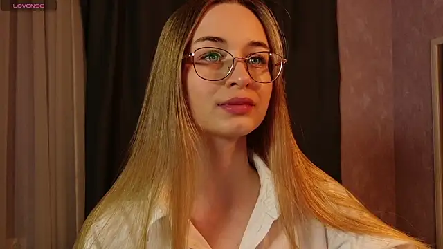 Tiffanyhunt online show from 04-03-26, 03:07