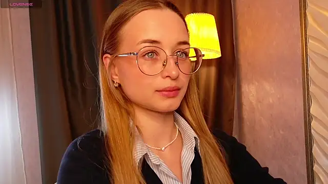 Tiffanyhunt online show from 11-25-25, 01:22