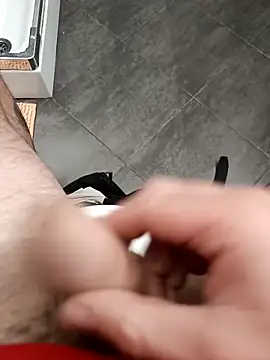 Snapshot of Loveepussyy chatting on 10-28-25, 05:45 Loveepussyy online show from 10-28-25, 05:45