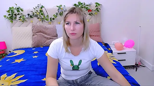 Snapshot of Incredible_Ariela chatting on 09-22-25, 04:02 Incredible Ariela online show from 09-22-25, 04:02