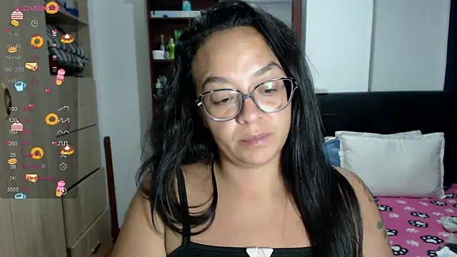 Snapshot of miia-big1boobs_ chatting on 02-22-25, 01:33 miia-big1boobs  online show from 02-22-25, 01:33