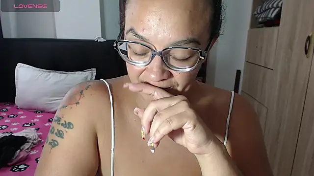 Snapshot of miia-big1boobs_ chatting on 02-13-25, 06:26 miia-big1boobs  online show from 02-13-25, 06:26