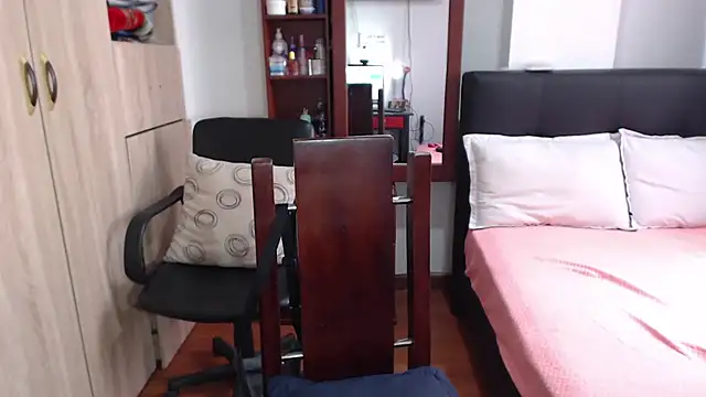 Snapshot of miia-big1boobs_ chatting on 03-18-25, 05:23 miia-big1boobs  online show from 03-18-25, 05:23