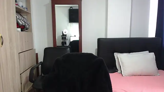 Snapshot of miia-big1boobs_ chatting on 03-11-25, 04:07 miia-big1boobs  online show from 03-11-25, 04:07