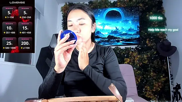 Snapshot of emily_palmeer chatting on 07-08-26, 10:27 emily palmeer online show from 07-08-26, 10:27