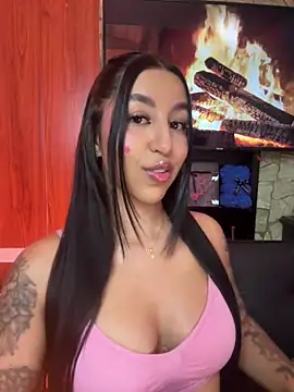 Snapshot of Tamara_Roberts1 chatting on 05-26-26, 01:26 Tamara Roberts1 online show from 05-26-26, 01:26
