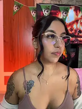 Snapshot of Tamara_Roberts1 chatting on 07-05-26, 02:16 Tamara Roberts1 online show from 07-05-26, 02:16