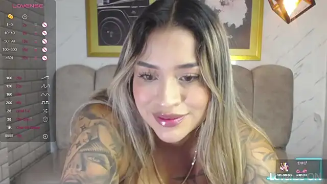 Snapshot of _Charlotte_v chatting on 05-27-26, 01:40 Charlotte v online show from 05-27-26, 01:40