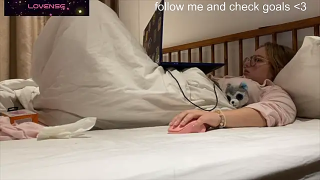 JacyWinslat online show from 12-18-25, 02:43