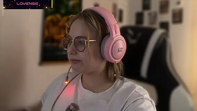 JacyWinslat online show from 10-19-25, 01:03