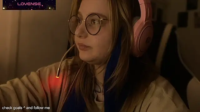 JacyWinslat online show from 10-28-25, 03:22