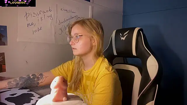 JacyWinslat online show from 03-04-25, 08:16