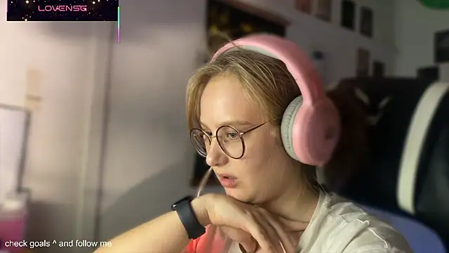 JacyWinslat online show from 10-22-25, 06:07