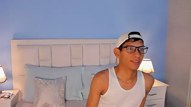 Nick Collins18 online show from 09-18-25, 04:37