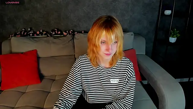Snapshot of Little_Chips chatting on 04-21-26, 05:30 Little Chips online show from 04-21-26, 05:30