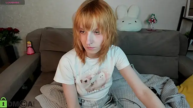 Snapshot of Little_Chips chatting on 06-15-26, 05:23 Little Chips online show from 06-15-26, 05:23