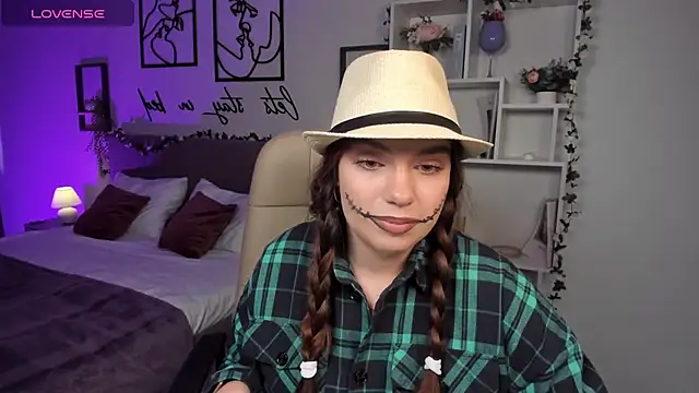 Snapshot of DaniellaLovely chatting on 10-22-25, 12:04 DaniellaLovely online show from 10-22-25, 12:04