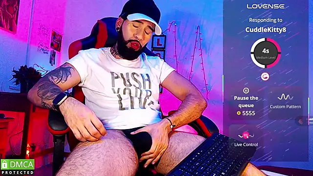 Snapshot of Diilanhott chatting on 02-21-26, 01:18 Diilanhott online show from 02-21-26, 01:18