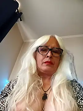 Snapshot of Rousmk1 chatting on 10-19-25, 12:19 Rousmk1 online show from 10-19-25, 12:19