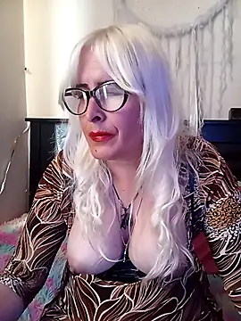 Snapshot of Rousmk1 chatting on 10-11-25, 06:42 Rousmk1 online show from 10-11-25, 06:42
