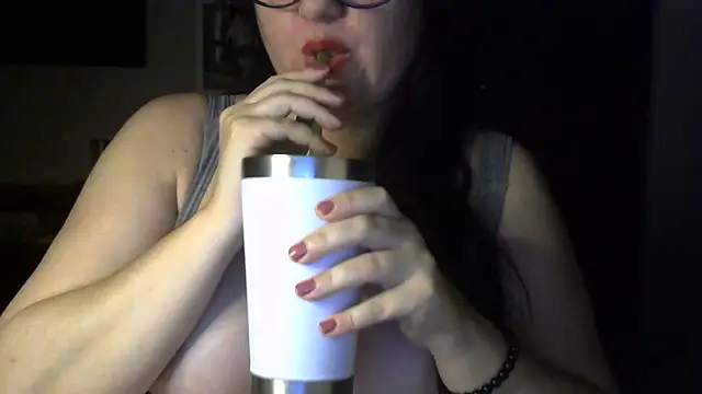 Snapshot of LUNYYA chatting on 05-28-26, 11:43 LUNYYA online show from 05-28-26, 11:43