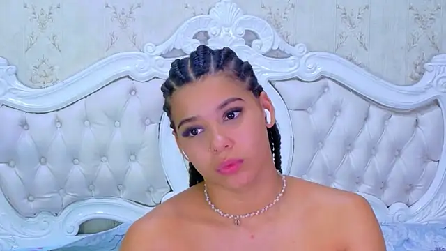 TiaraRosse online show from 12-01-25, 01:56