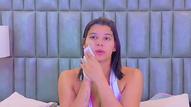 TiaraRosse online show from 04-10-26, 01:18