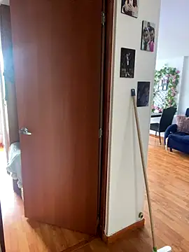 Cafeziitha02 online show from 11-04-25, 06:01