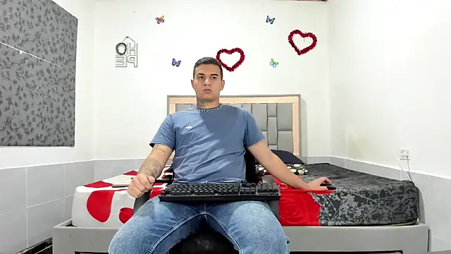Snapshot of simookeler chatting on 10-02-25, 10:29 simookeler online show from 10-02-25, 10:29