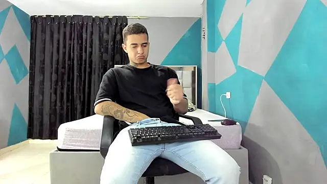Snapshot of simookeler chatting on 02-25-25, 04:14 simookeler online show from 02-25-25, 04:14