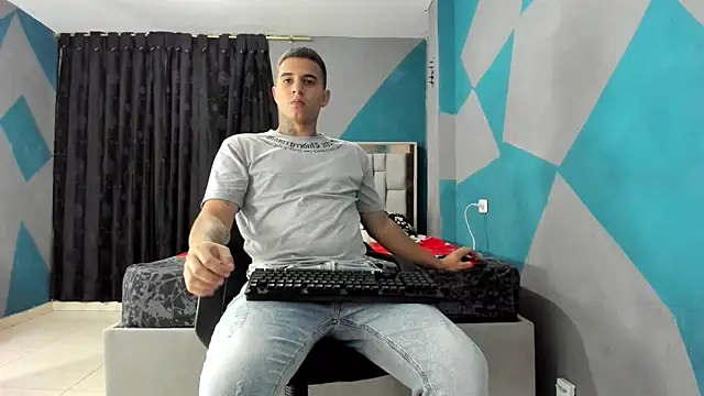 Snapshot of simookeler chatting on 02-19-25, 06:22 simookeler online show from 02-19-25, 06:22