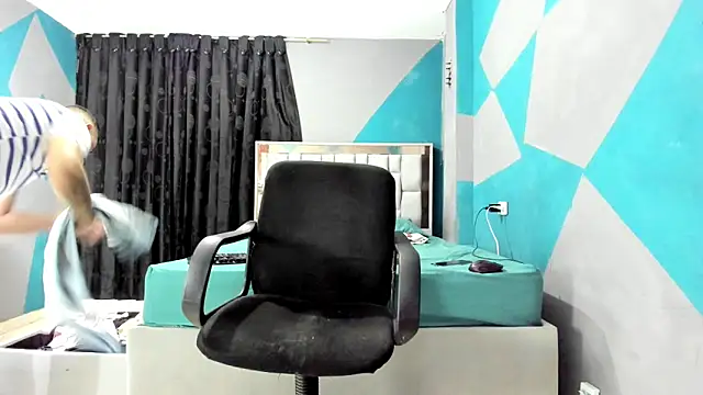 Snapshot of simookeler chatting on 03-03-25, 10:52 simookeler online show from 03-03-25, 10:52