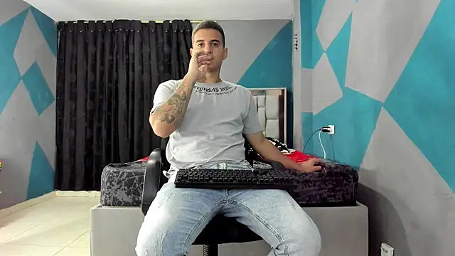 Snapshot of simookeler chatting on 02-20-25, 02:40 simookeler online show from 02-20-25, 02:40