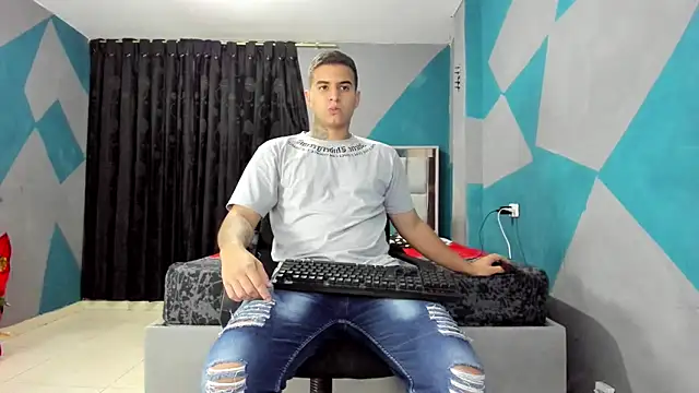 Snapshot of simookeler chatting on 03-14-25, 11:43 simookeler online show from 03-14-25, 11:43