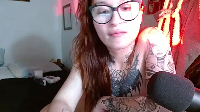 kittenlizz online show from 11-16-25, 08:02