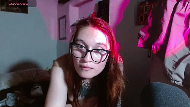 kittenlizz online show from 10-21-25, 06:07