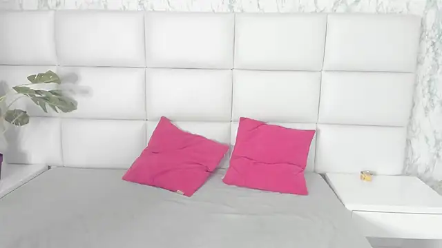 MIA  SAENZ online show from 03-03-25, 12:28