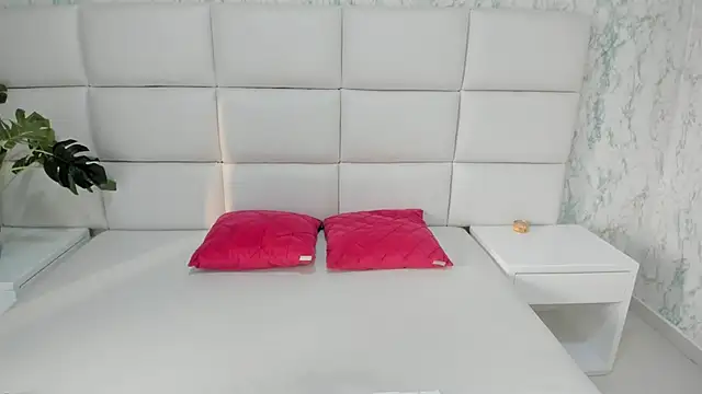 MIA  SAENZ online show from 03-13-25, 12:02
